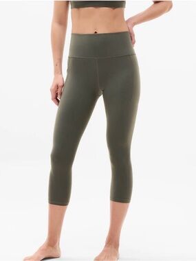 Athleta Salutation Stash High Waist Capri Leggings With Pockets Olive - Medium